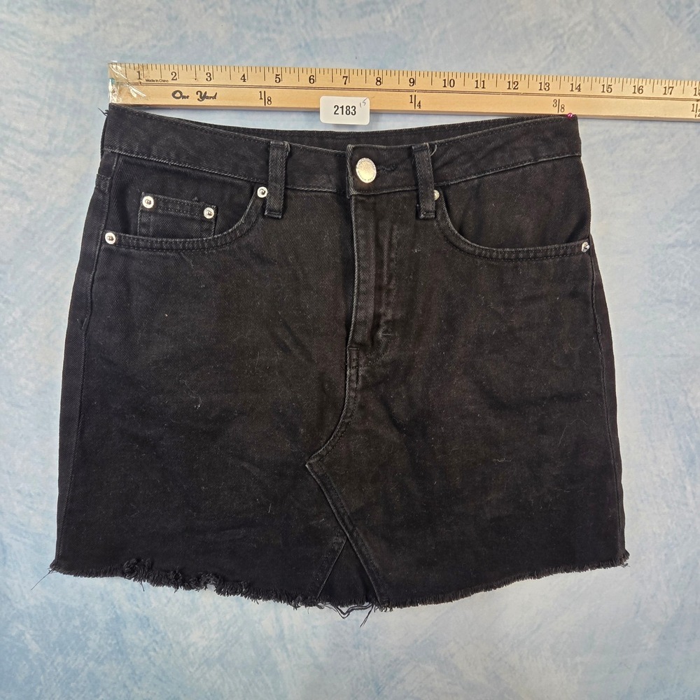 H&M Divided Womens Black Denim Mini Skirt Raw Hem High Waist Size 4 2183
